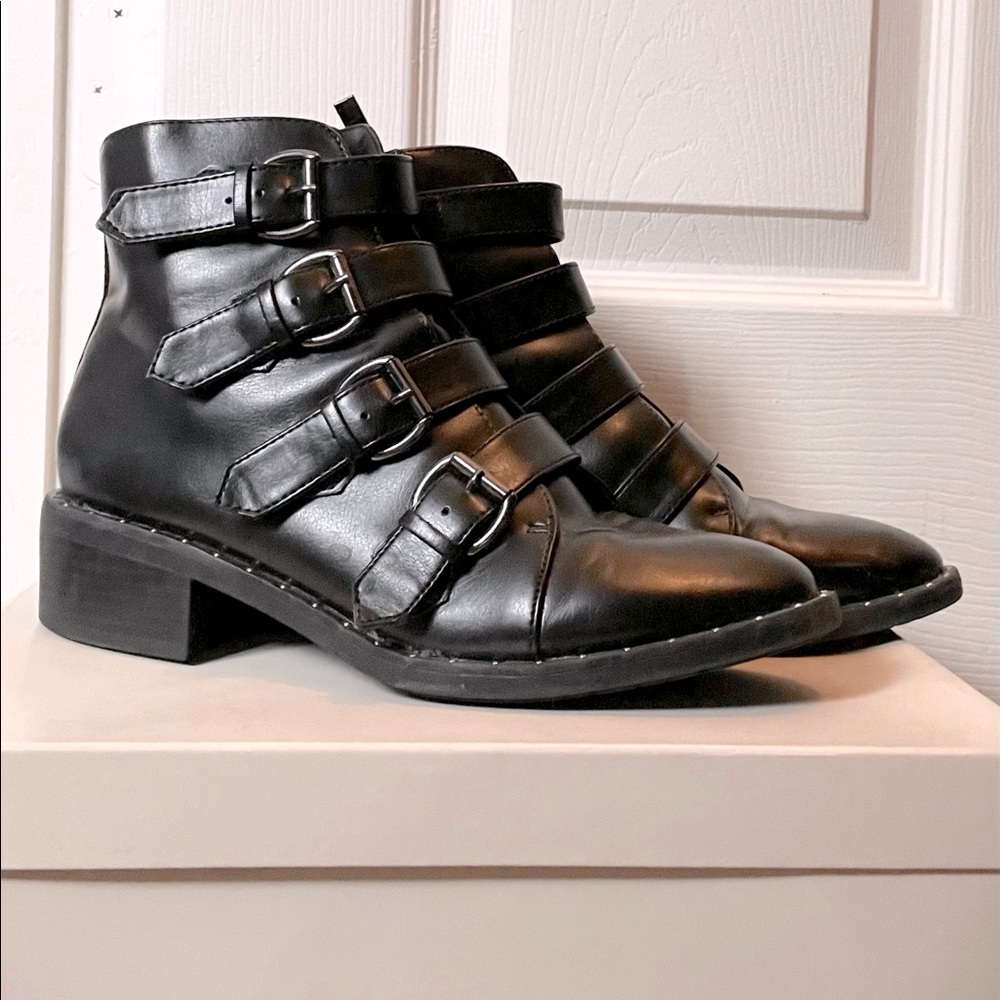 A . NEW . DAY BLACK BOOTIES SIZE 8 1/2